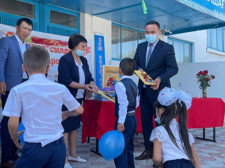 1қыркүйек 2021жылы Қ.Рысқұлбеков атындағы орта мектебінде 1 сыныптарға арналған Ыбырай атамыздың балаларға арнаған"Кел, балалар, оқылық!"атты ұранымен аталған салтанатты жиын болып өтті.